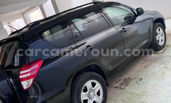 Sayi Na hannu Toyota RAV4 Black Mota in Douala a Ƙasar Kamaru Sayi Na hannu Toyota RAV4 Black Mota in Douala a Ƙasar Kamaru