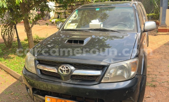 Sayi Na hannu Toyota Hilux Black Mota in Yaounde a Babban Kamaru