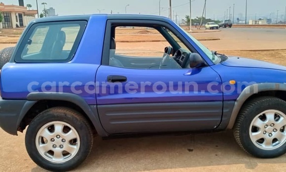 Acheter Occasion Voiture Toyota RAV4 Bleu à Yaoundé, Central Cameroon Acheter Occasion Voiture Toyota RAV4 Bleu à Yaoundé, Central Cameroon