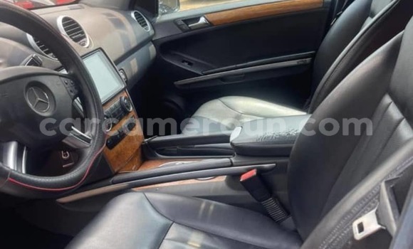 Sayi Na hannu Mercedes‒Benz ML–Class Black Mota in Douala a Ƙasar Kamaru Sayi Na hannu Mercedes‒Benz ML–Class Black Mota in Douala a Ƙasar Kamaru