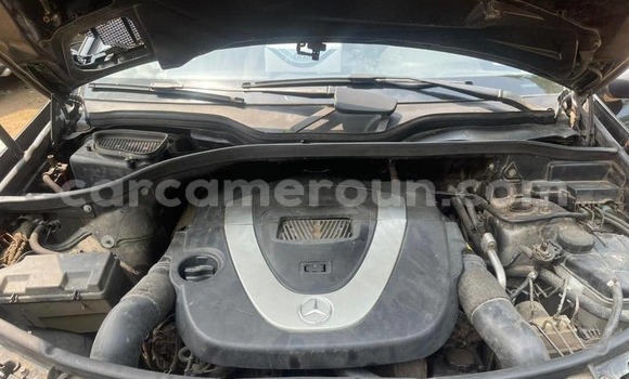 Sayi Na hannu Mercedes‒Benz ML–Class Black Mota in Douala a Ƙasar Kamaru Sayi Na hannu Mercedes‒Benz ML–Class Black Mota in Douala a Ƙasar Kamaru