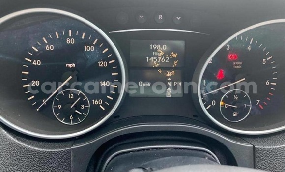 Sayi Na hannu Mercedes‒Benz ML–Class Black Mota in Douala a Ƙasar Kamaru Sayi Na hannu Mercedes‒Benz ML–Class Black Mota in Douala a Ƙasar Kamaru