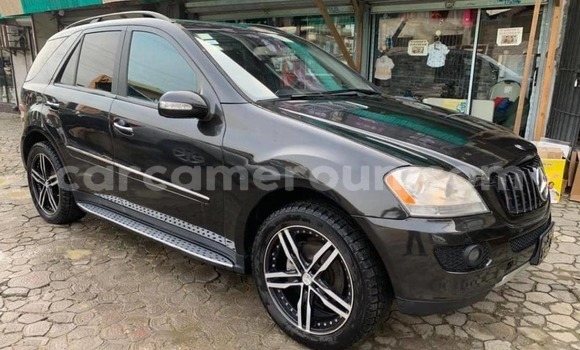 Sayi Na hannu Mercedes‒Benz ML–Class Black Mota in Douala a Ƙasar Kamaru Sayi Na hannu Mercedes‒Benz ML–Class Black Mota in Douala a Ƙasar Kamaru