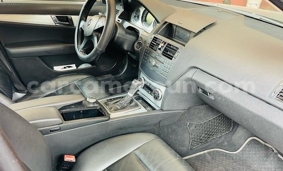 Sayi Na hannu Mercedes‒Benz C–Class Azurfa Mota in Douala a Ƙasar Kamaru Sayi Na hannu Mercedes‒Benz C–Class Azurfa Mota in Douala a Ƙasar Kamaru