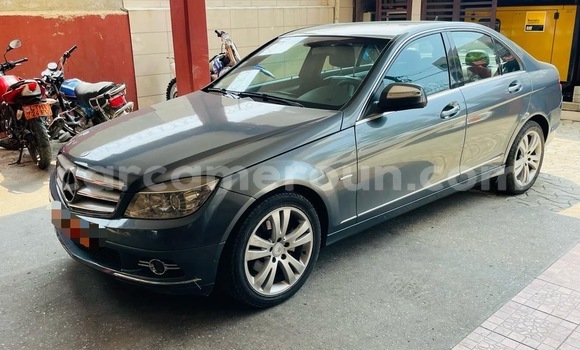 Sayi Na hannu Mercedes‒Benz C–Class Azurfa Mota in Douala a Ƙasar Kamaru Sayi Na hannu Mercedes‒Benz C–Class Azurfa Mota in Douala a Ƙasar Kamaru