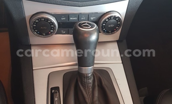 Sayi Na hannu Mercedes‒Benz C–Class Azurfa Mota in Douala a Ƙasar Kamaru Sayi Na hannu Mercedes‒Benz C–Class Azurfa Mota in Douala a Ƙasar Kamaru