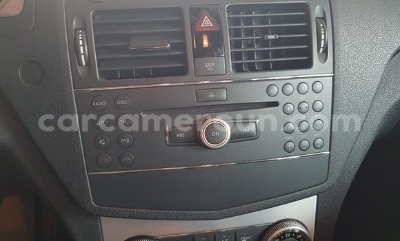 Sayi Na hannu Mercedes‒Benz C–Class Azurfa Mota in Douala a Ƙasar Kamaru Sayi Na hannu Mercedes‒Benz C–Class Azurfa Mota in Douala a Ƙasar Kamaru