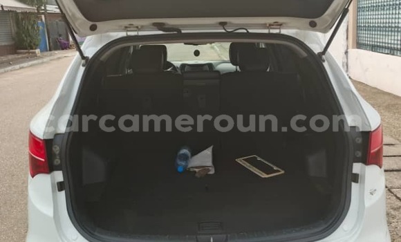 Sayi Na hannu Hyundai Santa Fe White Mota in Douala a Ƙasar Kamaru Sayi Na hannu Hyundai Santa Fe White Mota in Douala a Ƙasar Kamaru