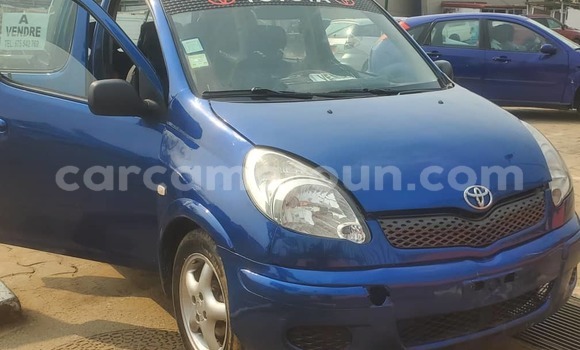 Sayi Na hannu Toyota Yaris Verso Blue Mota in Douala a Ƙasar Kamaru
