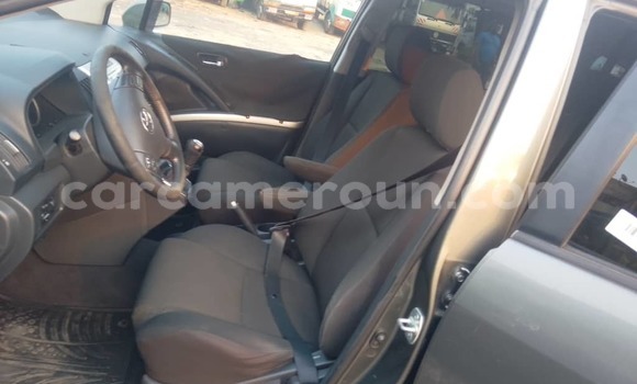 Acheter Occasion Voiture Toyota Corolla Verso Marron à Douala, Littoral Cameroon Acheter Occasion Voiture Toyota Corolla Verso Marron à Douala, Littoral Cameroon