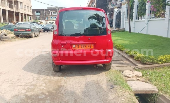 Sayi Na hannu Toyota Yaris Verso Red Mota in Douala a Ƙasar Kamaru Sayi Na hannu Toyota Yaris Verso Red Mota in Douala a Ƙasar Kamaru