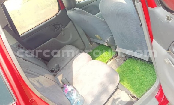 Sayi Na hannu Toyota Yaris Verso Red Mota in Douala a Ƙasar Kamaru Sayi Na hannu Toyota Yaris Verso Red Mota in Douala a Ƙasar Kamaru
