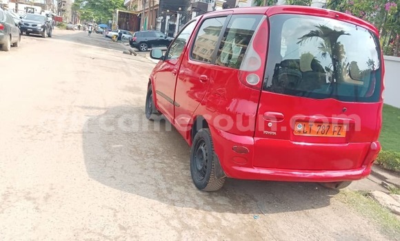 Sayi Na hannu Toyota Yaris Verso Red Mota in Douala a Ƙasar Kamaru Sayi Na hannu Toyota Yaris Verso Red Mota in Douala a Ƙasar Kamaru