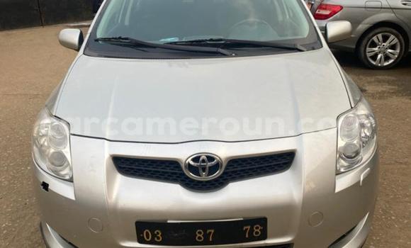 Sayi Na hannu Toyota Auris Azurfa Mota in Douala a Ƙasar Kamaru