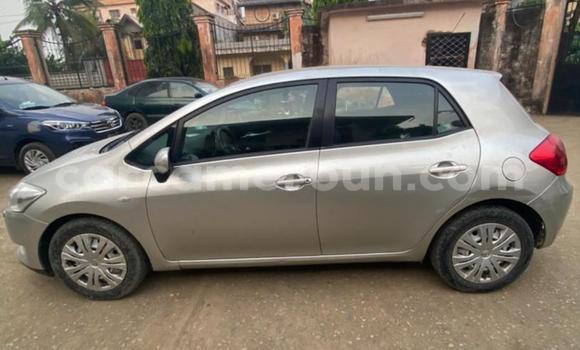 Sayi Na hannu Toyota Auris Azurfa Mota in Douala a Ƙasar Kamaru Sayi Na hannu Toyota Auris Azurfa Mota in Douala a Ƙasar Kamaru
