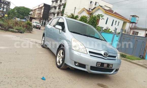 Sayi Na hannu Toyota Corolla Verso Blue Mota in Douala a Ƙasar Kamaru Sayi Na hannu Toyota Corolla Verso Blue Mota in Douala a Ƙasar Kamaru
