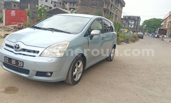 Sayi Na hannu Toyota Corolla Verso Blue Mota in Douala a Ƙasar Kamaru Sayi Na hannu Toyota Corolla Verso Blue Mota in Douala a Ƙasar Kamaru