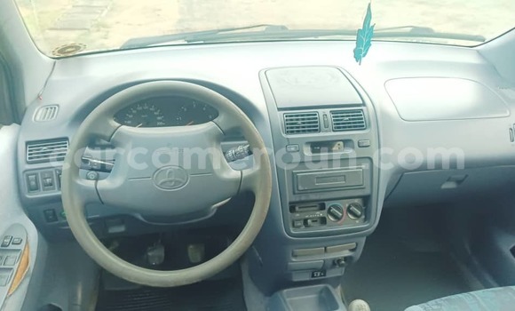 Sayi Na hannu Toyota Picnic Azurfa Mota in Douala a Ƙasar Kamaru Sayi Na hannu Toyota Picnic Azurfa Mota in Douala a Ƙasar Kamaru