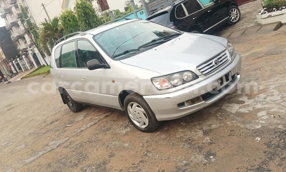 Sayi Na hannu Toyota Picnic Azurfa Mota in Douala a Ƙasar Kamaru Sayi Na hannu Toyota Picnic Azurfa Mota in Douala a Ƙasar Kamaru