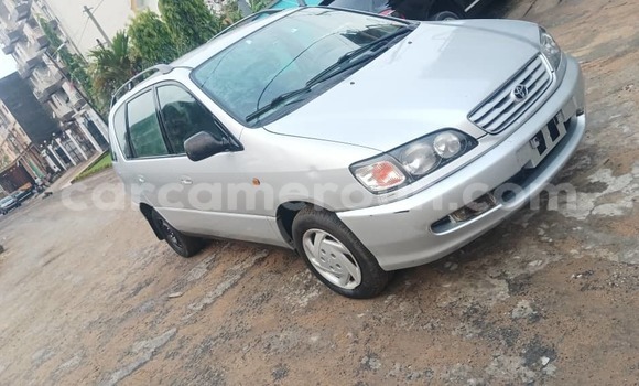 Sayi Na hannu Toyota Picnic Azurfa Mota in Douala a Ƙasar Kamaru Sayi Na hannu Toyota Picnic Azurfa Mota in Douala a Ƙasar Kamaru