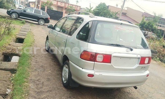 Sayi Na hannu Toyota Picnic Azurfa Mota in Douala a Ƙasar Kamaru Sayi Na hannu Toyota Picnic Azurfa Mota in Douala a Ƙasar Kamaru