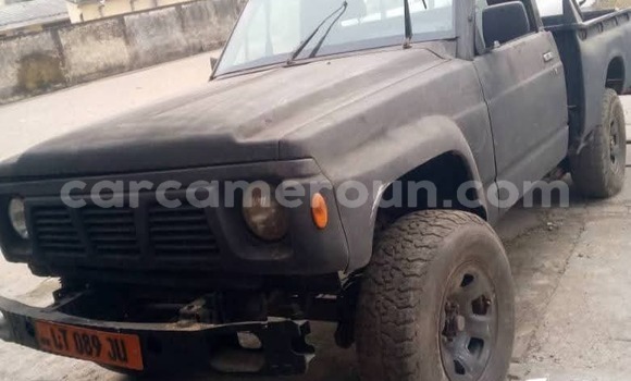 Sayi Na hannu Nissan Navara Calibre Azurfa Mota in Douala a Ƙasar Kamaru Sayi Na hannu Nissan Navara Calibre Azurfa Mota in Douala a Ƙasar Kamaru