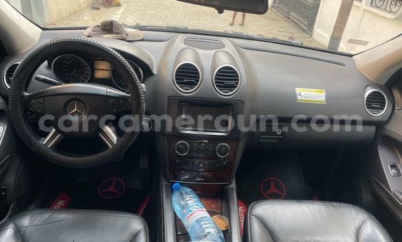 Sayi Na hannu Mercedes‒Benz ML–Class Blue Mota in Douala a Ƙasar Kamaru Sayi Na hannu Mercedes‒Benz ML–Class Blue Mota in Douala a Ƙasar Kamaru