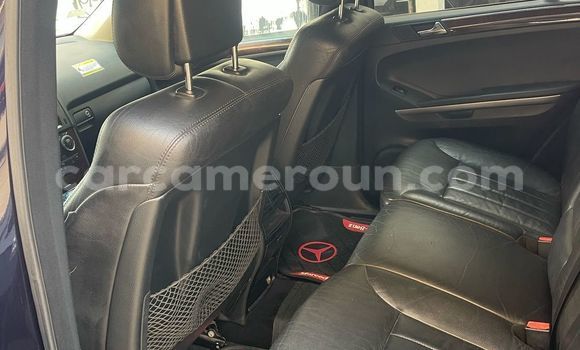 Sayi Na hannu Mercedes‒Benz ML–Class Blue Mota in Douala a Ƙasar Kamaru Sayi Na hannu Mercedes‒Benz ML–Class Blue Mota in Douala a Ƙasar Kamaru