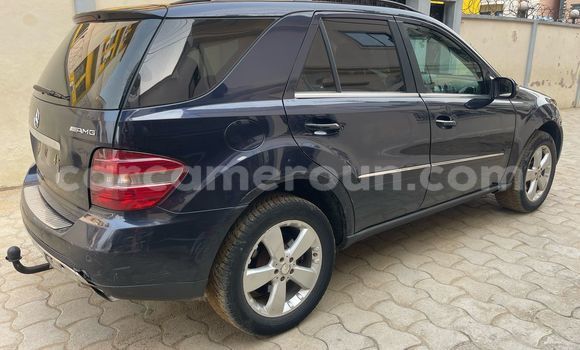Sayi Na hannu Mercedes‒Benz ML–Class Blue Mota in Douala a Ƙasar Kamaru Sayi Na hannu Mercedes‒Benz ML–Class Blue Mota in Douala a Ƙasar Kamaru