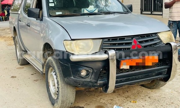 Acheter Occasion Voiture Mitsubishi L200 Gris à Douala, Littoral Cameroon