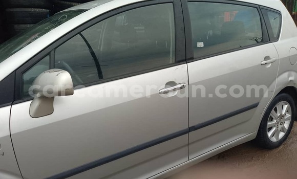 Acheter Occasion Voiture Toyota Corolla Verso Gris à Douala, Littoral Cameroon Acheter Occasion Voiture Toyota Corolla Verso Gris à Douala, Littoral Cameroon