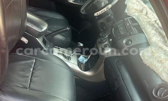 Sayi Na hannu Toyota RAV4 Red Mota in Douala a Ƙasar Kamaru Sayi Na hannu Toyota RAV4 Red Mota in Douala a Ƙasar Kamaru