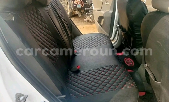 Sayi Na hannu Kia Sportage White Mota in Douala a Ƙasar Kamaru Sayi Na hannu Kia Sportage White Mota in Douala a Ƙasar Kamaru