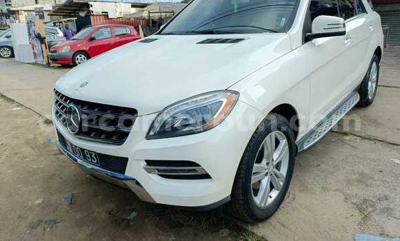 Sayi Imported Mercedes‒Benz ML–Class White Mota in Douala a Ƙasar Kamaru Sayi Imported Mercedes‒Benz ML–Class White Mota in Douala a Ƙasar Kamaru
