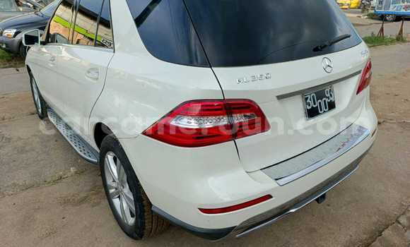 Sayi Imported Mercedes‒Benz ML–Class White Mota in Douala a Ƙasar Kamaru Sayi Imported Mercedes‒Benz ML–Class White Mota in Douala a Ƙasar Kamaru
