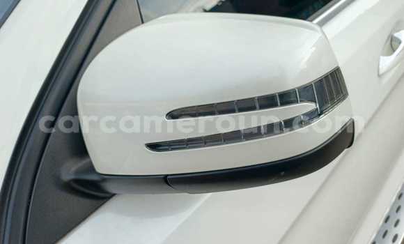 Sayi Imported Mercedes‒Benz ML–Class White Mota in Douala a Ƙasar Kamaru Sayi Imported Mercedes‒Benz ML–Class White Mota in Douala a Ƙasar Kamaru