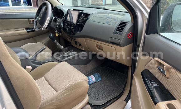 Sayi Na hannu Toyota Fortuner Azurfa Mota in Douala a Ƙasar Kamaru Sayi Na hannu Toyota Fortuner Azurfa Mota in Douala a Ƙasar Kamaru