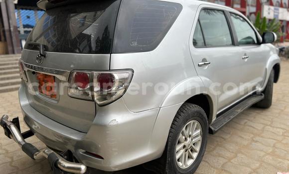 Sayi Na hannu Toyota Fortuner Azurfa Mota in Douala a Ƙasar Kamaru Sayi Na hannu Toyota Fortuner Azurfa Mota in Douala a Ƙasar Kamaru