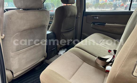 Sayi Na hannu Toyota Fortuner Azurfa Mota in Douala a Ƙasar Kamaru Sayi Na hannu Toyota Fortuner Azurfa Mota in Douala a Ƙasar Kamaru