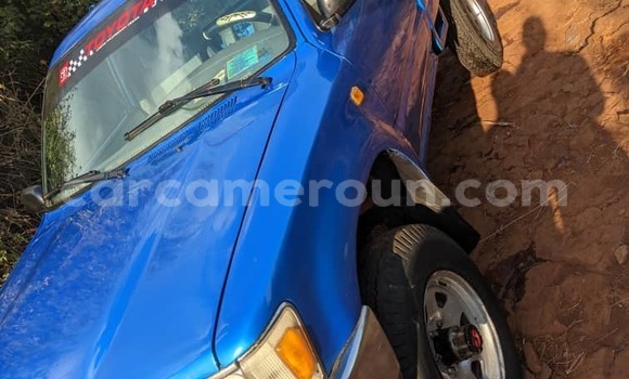 Sayi Na hannu Toyota Pickup Blue Mota in Douala a Ƙasar Kamaru Sayi Na hannu Toyota Pickup Blue Mota in Douala a Ƙasar Kamaru