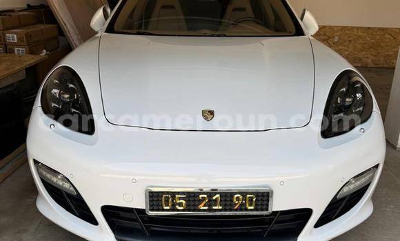 Sayi Na hannu Porsche Panamera White Mota in Yaounde a Babban Kamaru