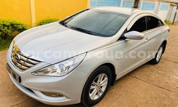 Sayi Na hannu Hyundai Sonata White Mota in Yaounde a Babban Kamaru Sayi Na hannu Hyundai Sonata White Mota in Yaounde a Babban Kamaru