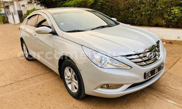 Sayi Na hannu Hyundai Sonata White Mota in Yaounde a Babban Kamaru Sayi Na hannu Hyundai Sonata White Mota in Yaounde a Babban Kamaru