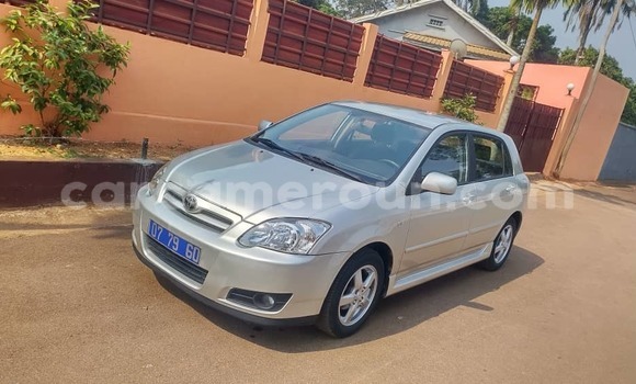 Sayi Na hannu Toyota Corolla Azurfa Mota in Douala a Ƙasar Kamaru Sayi Na hannu Toyota Corolla Azurfa Mota in Douala a Ƙasar Kamaru
