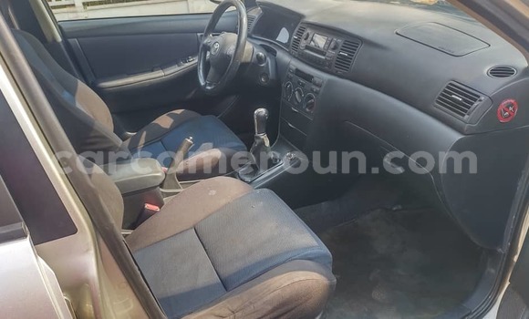 Sayi Na hannu Toyota Corolla Azurfa Mota in Douala a Ƙasar Kamaru Sayi Na hannu Toyota Corolla Azurfa Mota in Douala a Ƙasar Kamaru