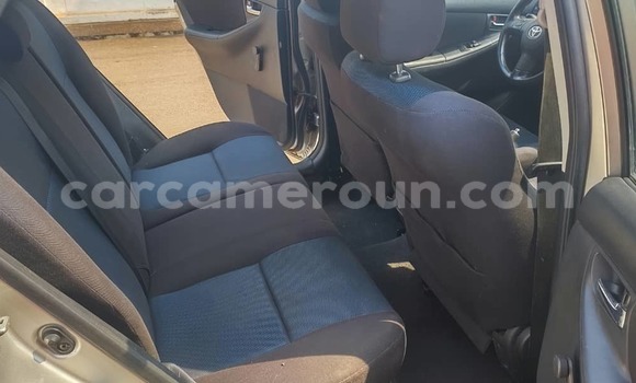 Sayi Na hannu Toyota Corolla Azurfa Mota in Douala a Ƙasar Kamaru Sayi Na hannu Toyota Corolla Azurfa Mota in Douala a Ƙasar Kamaru