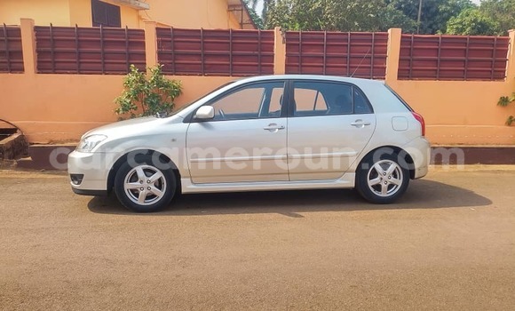 Sayi Na hannu Toyota Corolla Azurfa Mota in Douala a Ƙasar Kamaru Sayi Na hannu Toyota Corolla Azurfa Mota in Douala a Ƙasar Kamaru