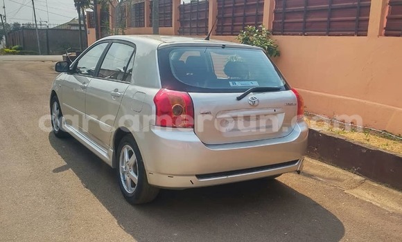 Sayi Na hannu Toyota Corolla Azurfa Mota in Douala a Ƙasar Kamaru Sayi Na hannu Toyota Corolla Azurfa Mota in Douala a Ƙasar Kamaru