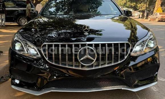 Acheter Occasion Voiture Mercedes‒Benz E–Class Noir à Yaoundé, Central Cameroon