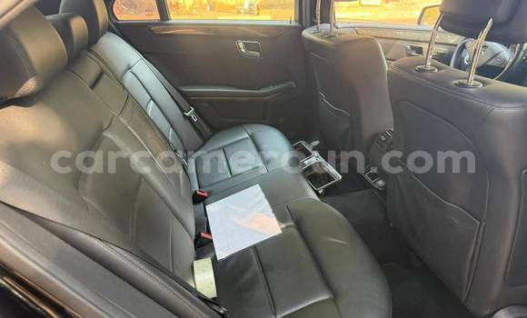 Sayi Na hannu Mercedes‒Benz E–Class Black Mota in Yaounde a Babban Kamaru Sayi Na hannu Mercedes‒Benz E–Class Black Mota in Yaounde a Babban Kamaru